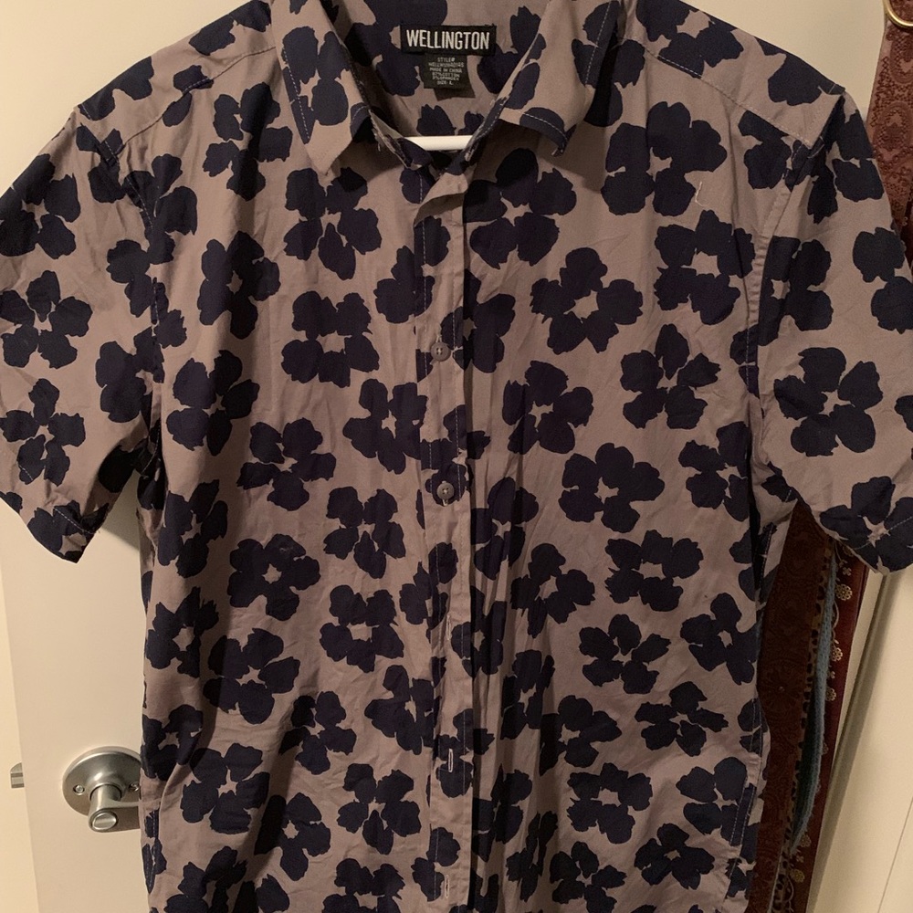 Men’s short sleeve button down